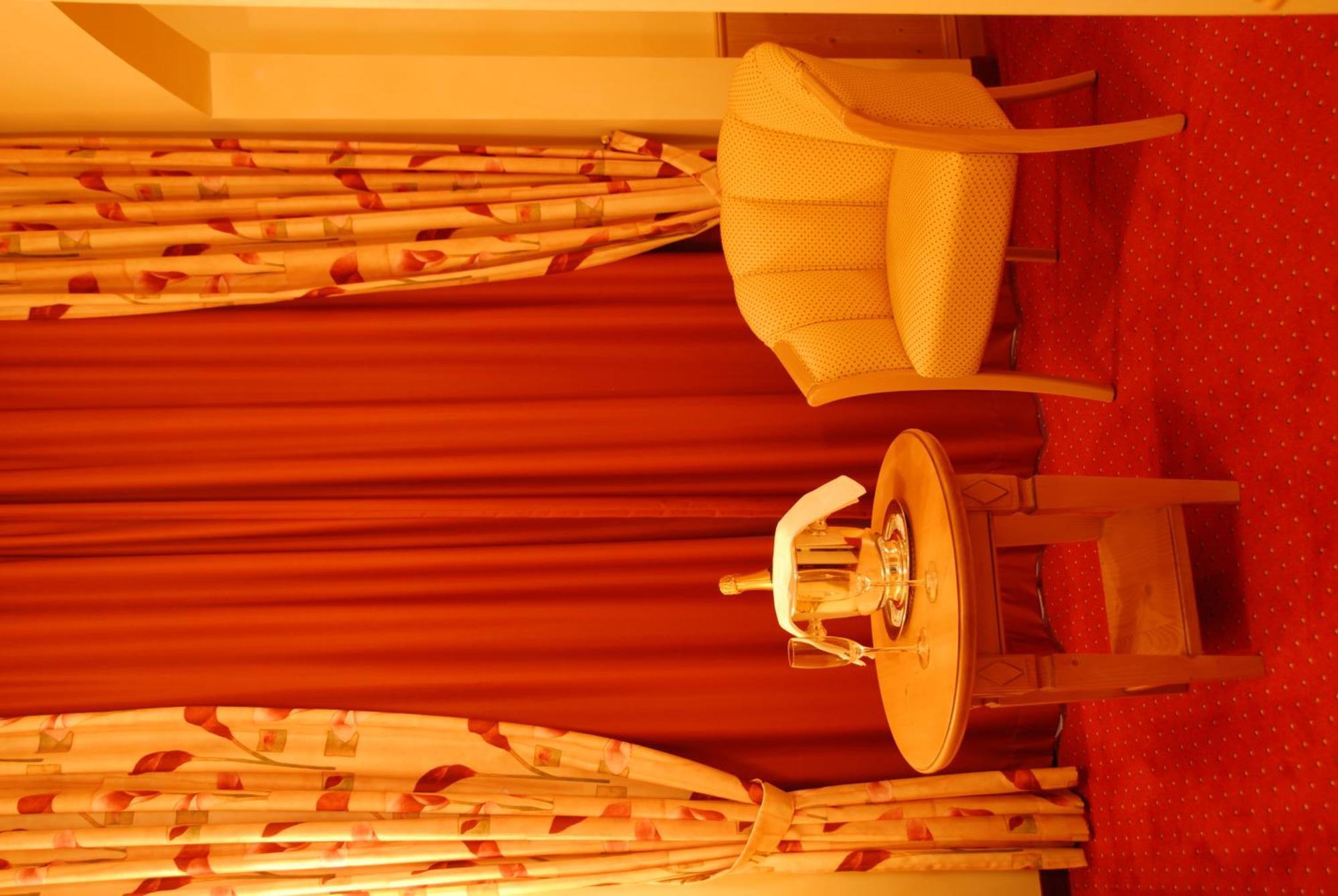 קנזינגן Hotel-Restaurant Schieble מראה חיצוני תמונה
